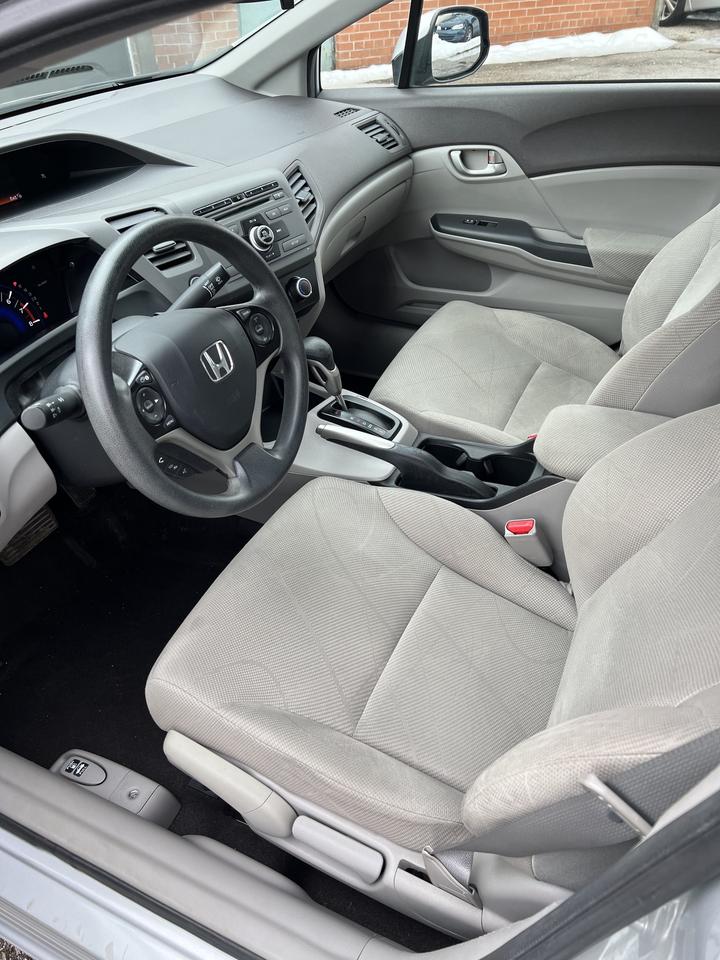 2012 Honda Civic 4dr Auto LX sedan low km blue tooth ac Photo