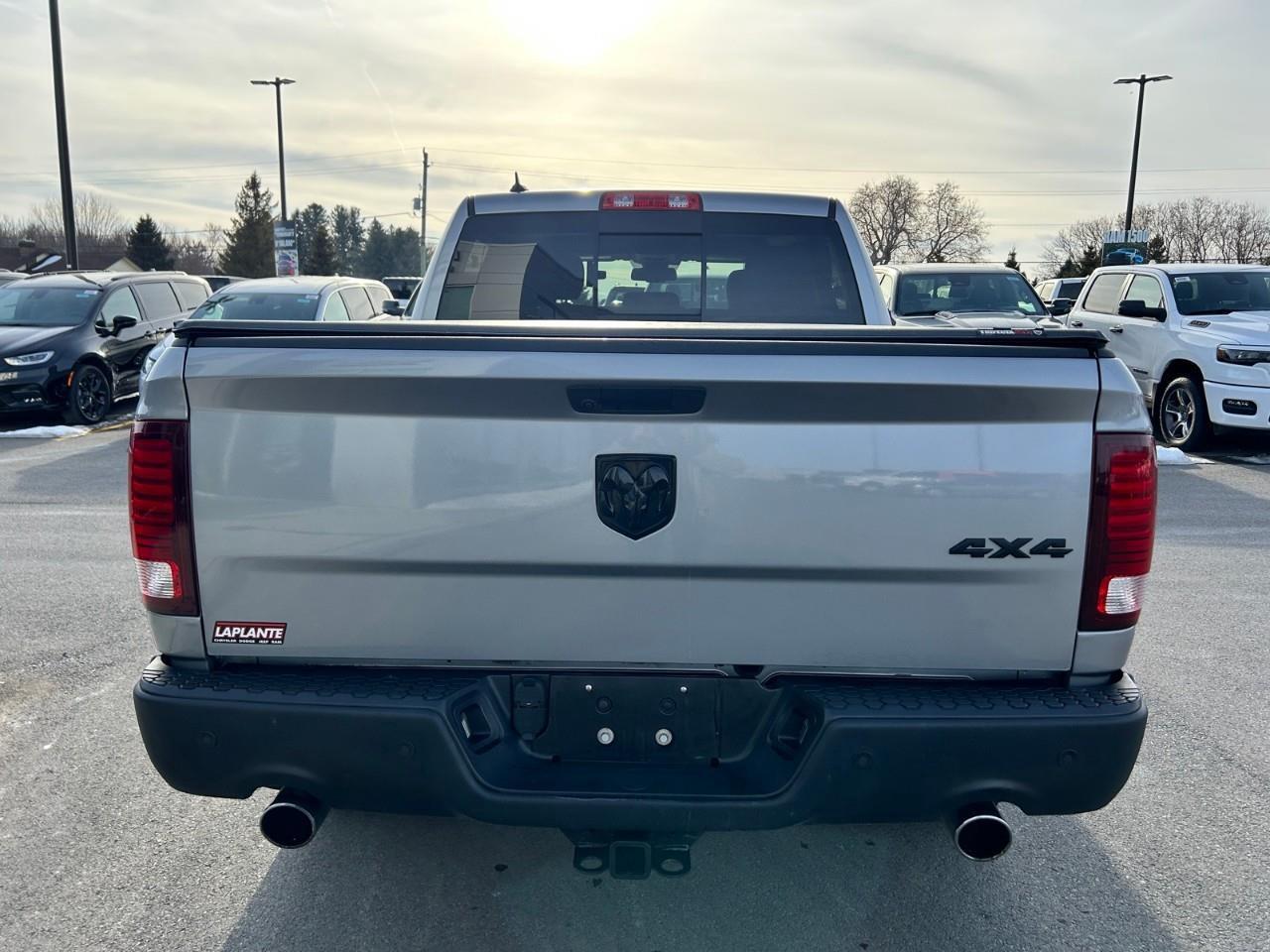 2019 RAM 1500 Classic SLT Photo4