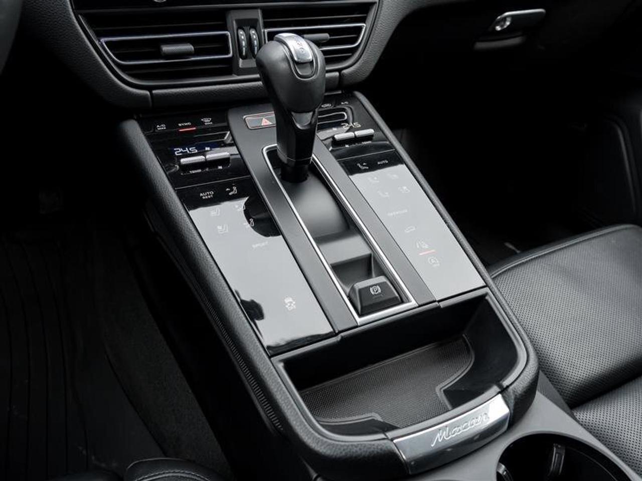 2022 Porsche Macan AWD Premium PKG Plus Adaptive Cruise Control Power Photo