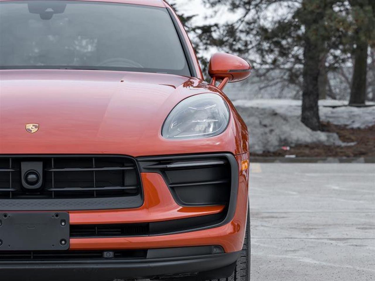 2022 Porsche Macan AWD Premium PKG Plus Adaptive Cruise Control Power Photo