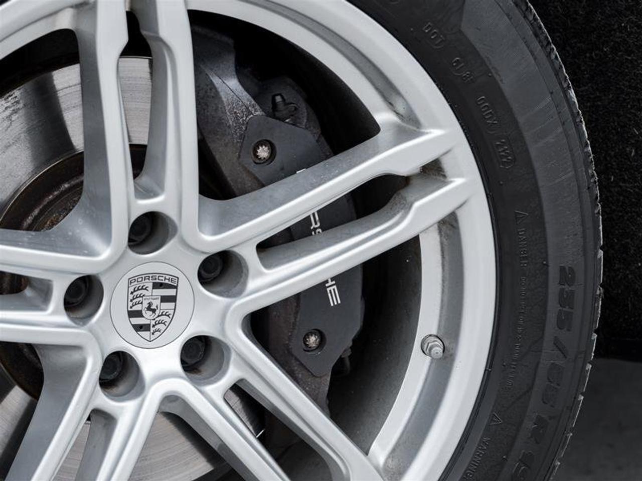 2022 Porsche Macan AWD Premium PKG Plus Adaptive Cruise Control Power Photo