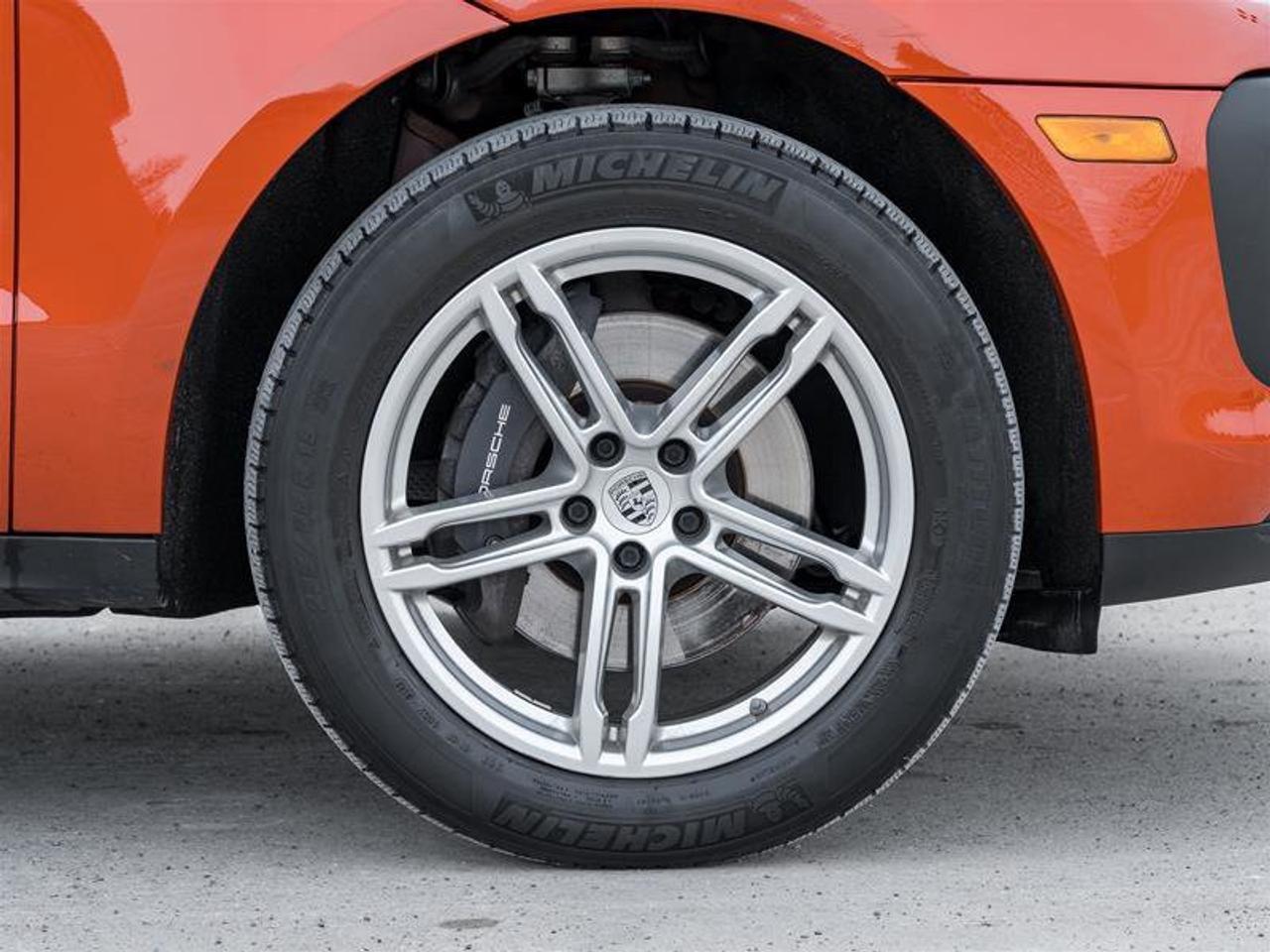 2022 Porsche Macan AWD Premium PKG Plus Adaptive Cruise Control Power Photo