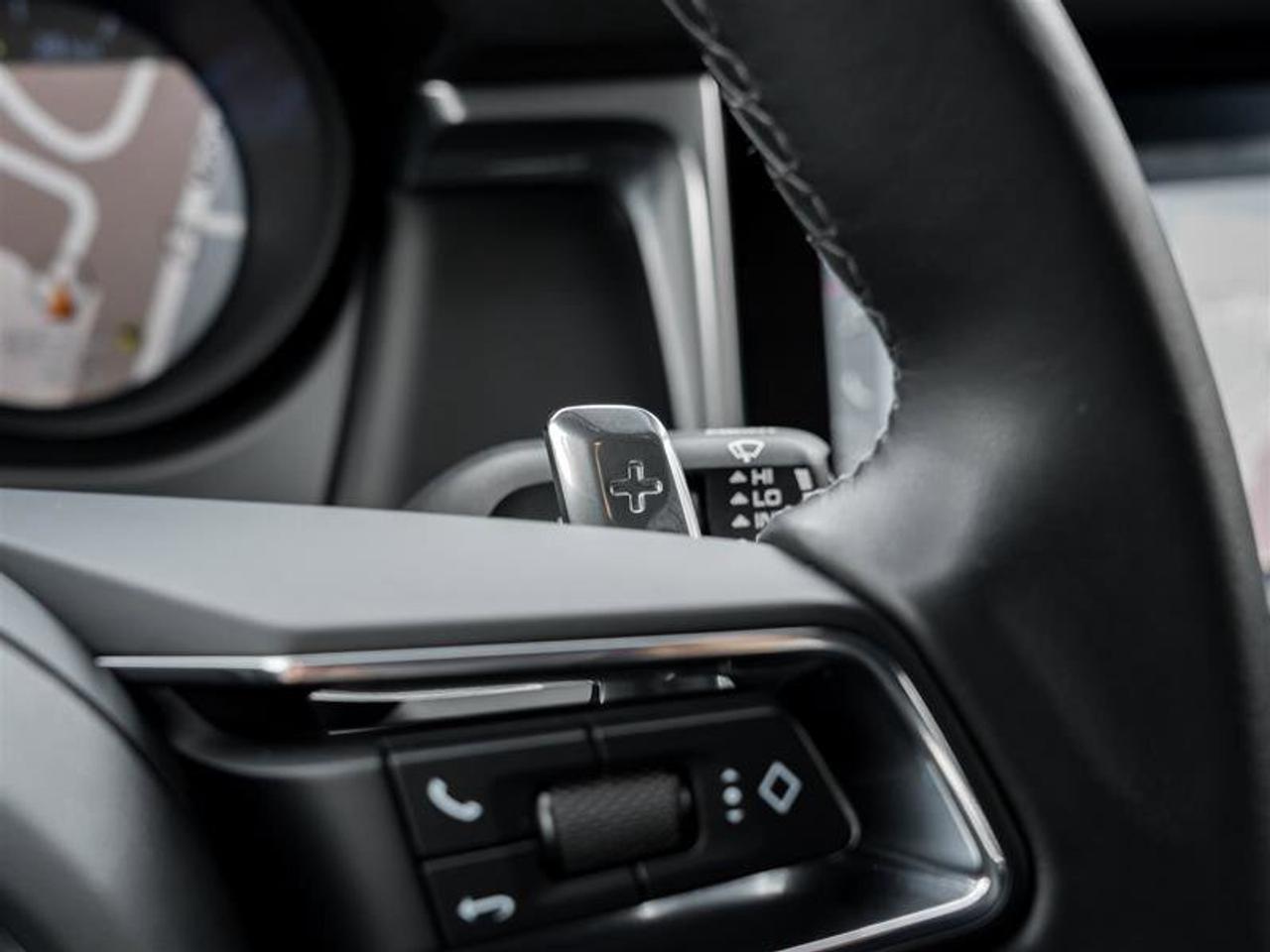 2022 Porsche Macan AWD Premium PKG Plus Adaptive Cruise Control Power Photo