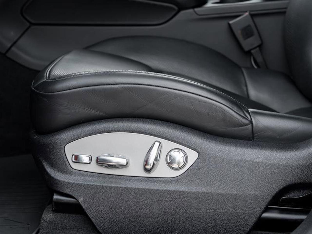 2022 Porsche Macan AWD Premium PKG Plus Adaptive Cruise Control Power Photo