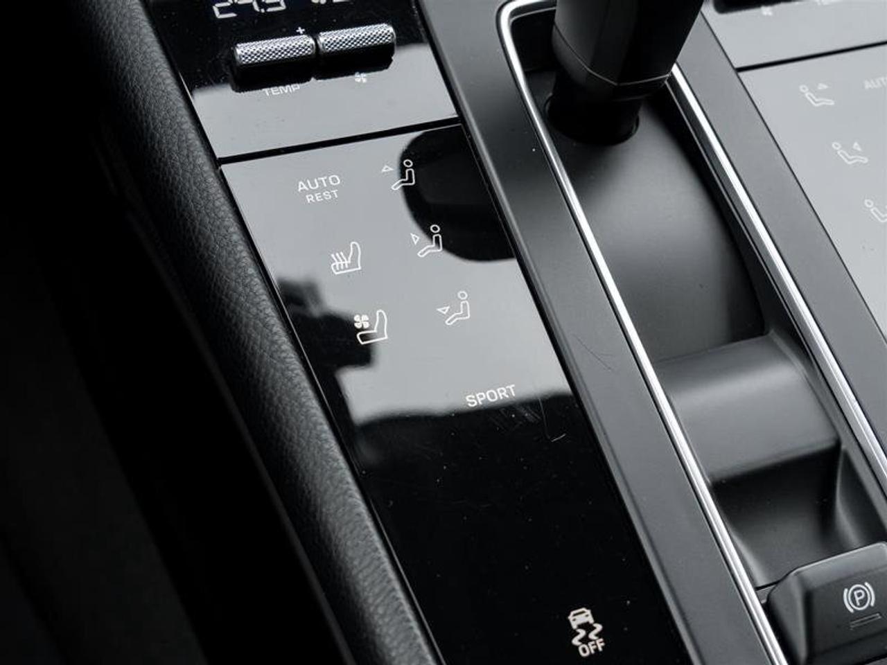 2022 Porsche Macan AWD Premium PKG Plus Adaptive Cruise Control Power Photo