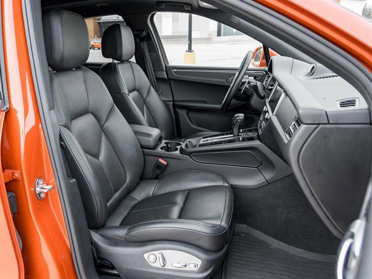 2022 Porsche Macan AWD Premium PKG Plus Adaptive Cruise Control Power Photo