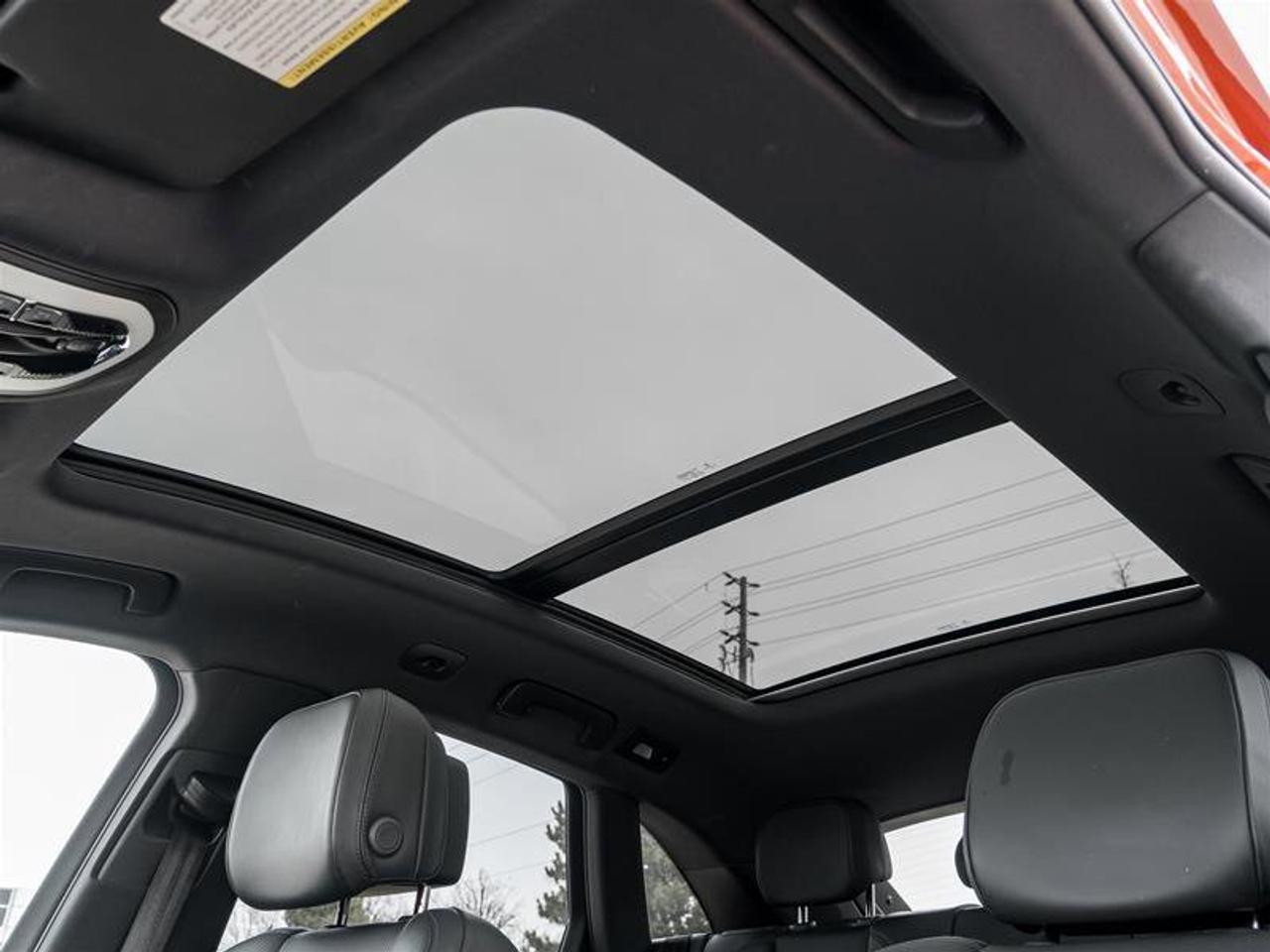 2022 Porsche Macan AWD Premium PKG Plus Adaptive Cruise Control Power Photo