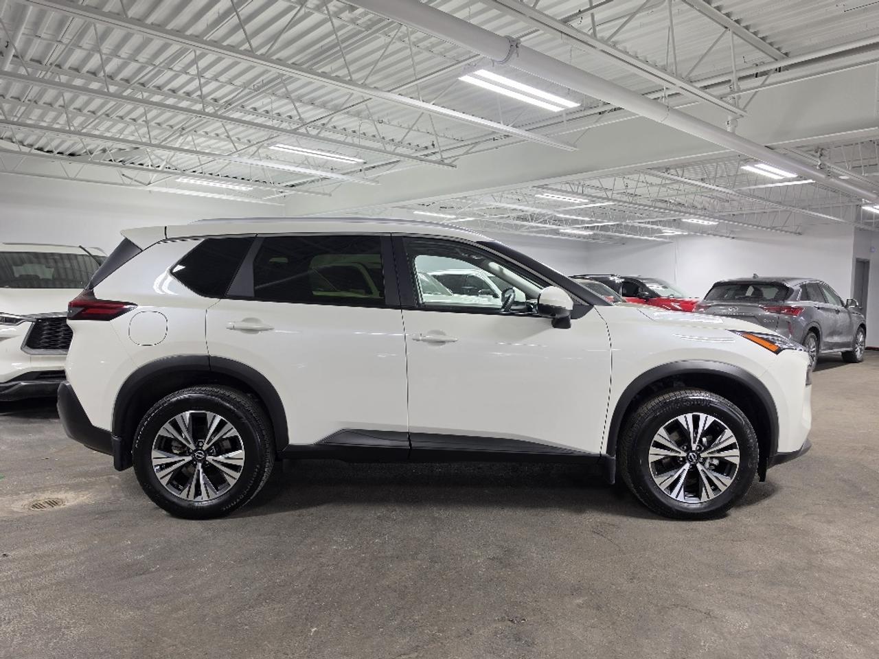2023 Nissan Rogue SV AWD, APPLE CARPLAY, REMOTE START, PANO ROOF Photo3