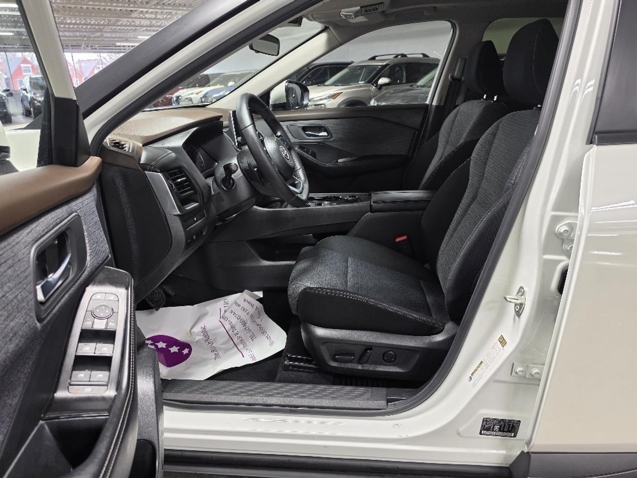 2023 Nissan Rogue SV AWD, APPLE CARPLAY, REMOTE START, PANO ROOF Photo