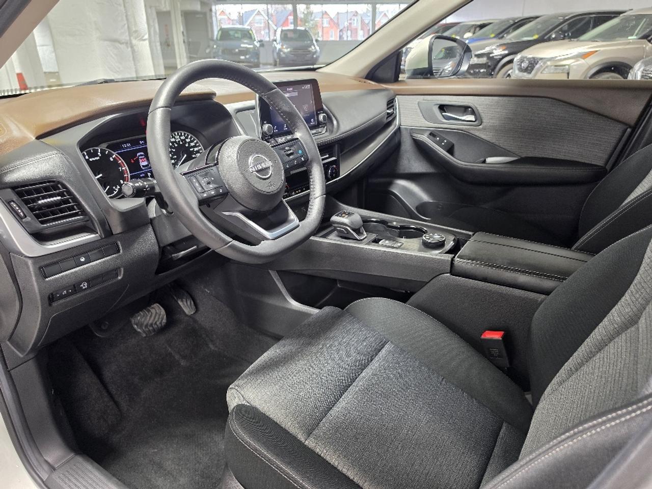 2023 Nissan Rogue SV AWD, APPLE CARPLAY, REMOTE START, PANO ROOF Photo
