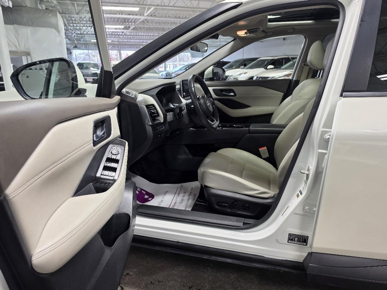 2022 Nissan Rogue SV PREMIUM, PRIMA-TEX, 360 CAM, PRO-PILOT, 19" AL Photo