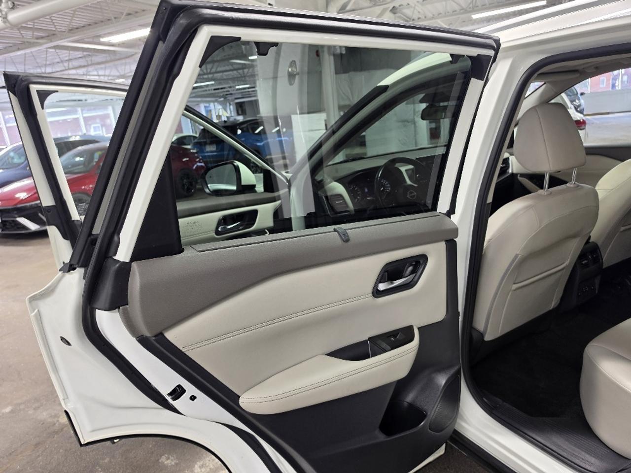 2022 Nissan Rogue SV PREMIUM, PRIMA-TEX, 360 CAM, PRO-PILOT, 19" AL Photo