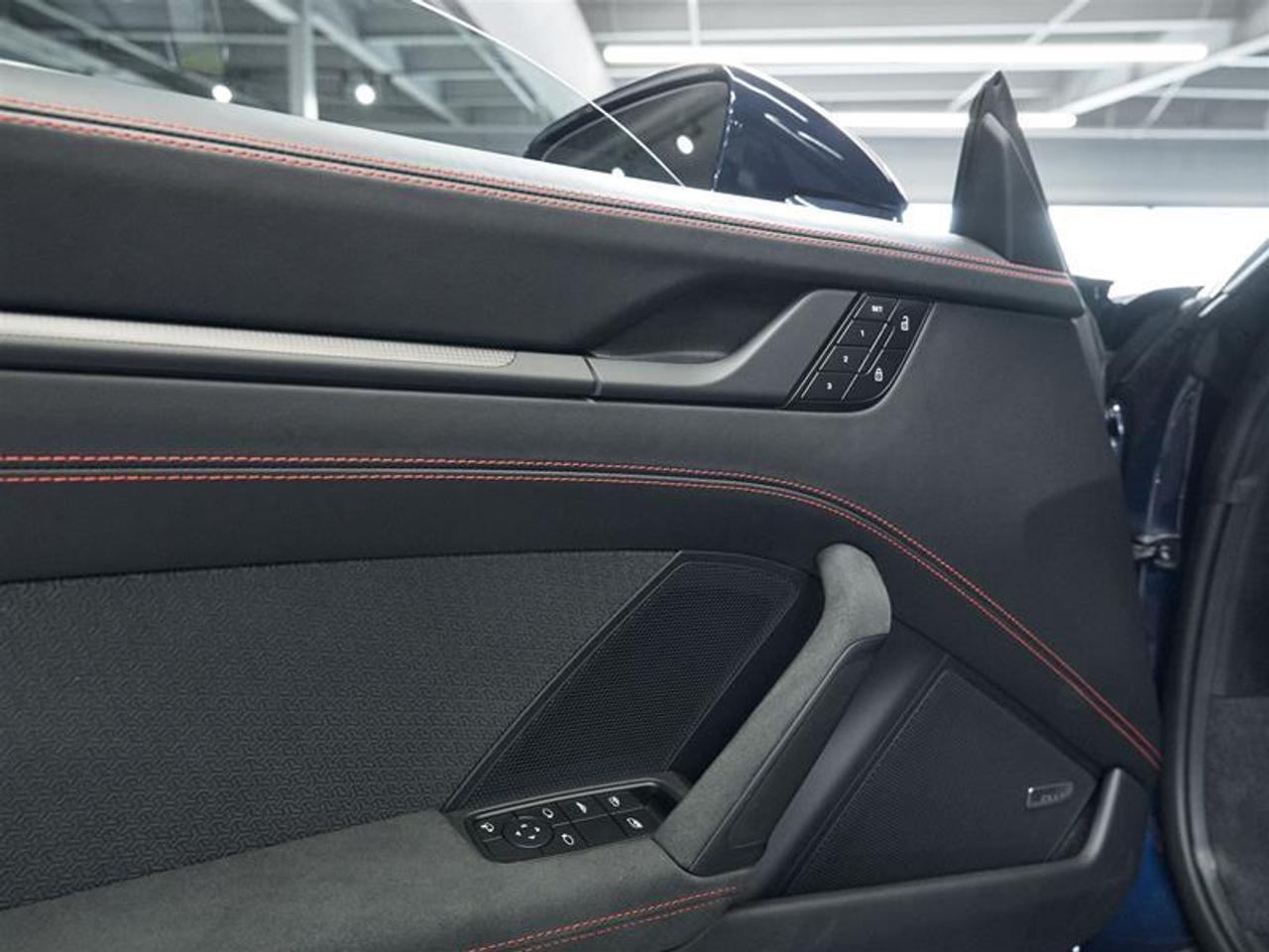 2025 Porsche 911 Carrera 4 GTS Cabriolet Photo