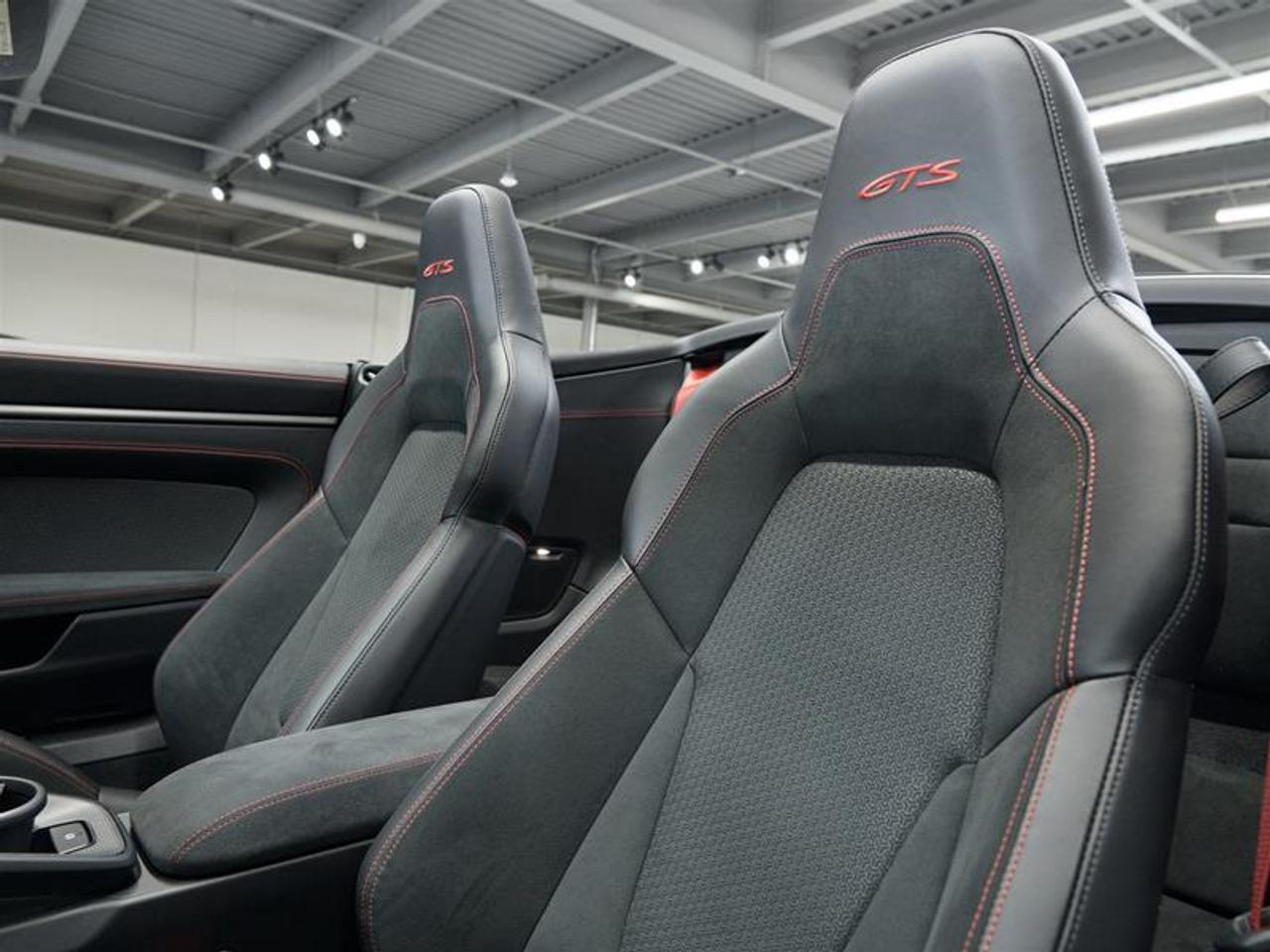 2025 Porsche 911 Carrera 4 GTS Cabriolet Photo