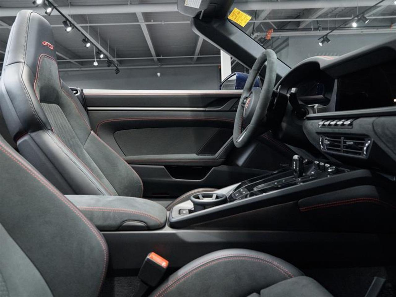 2025 Porsche 911 Carrera 4 GTS Cabriolet Photo