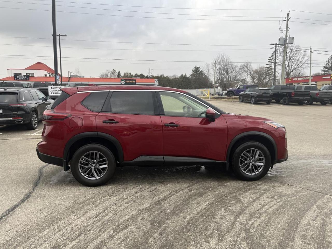 2024 Nissan Rogue S Photo4