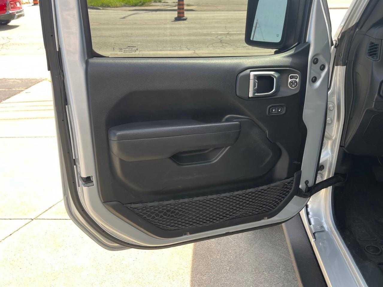 2024 Jeep Wrangler WILLYS SUPER CLEAN Photo