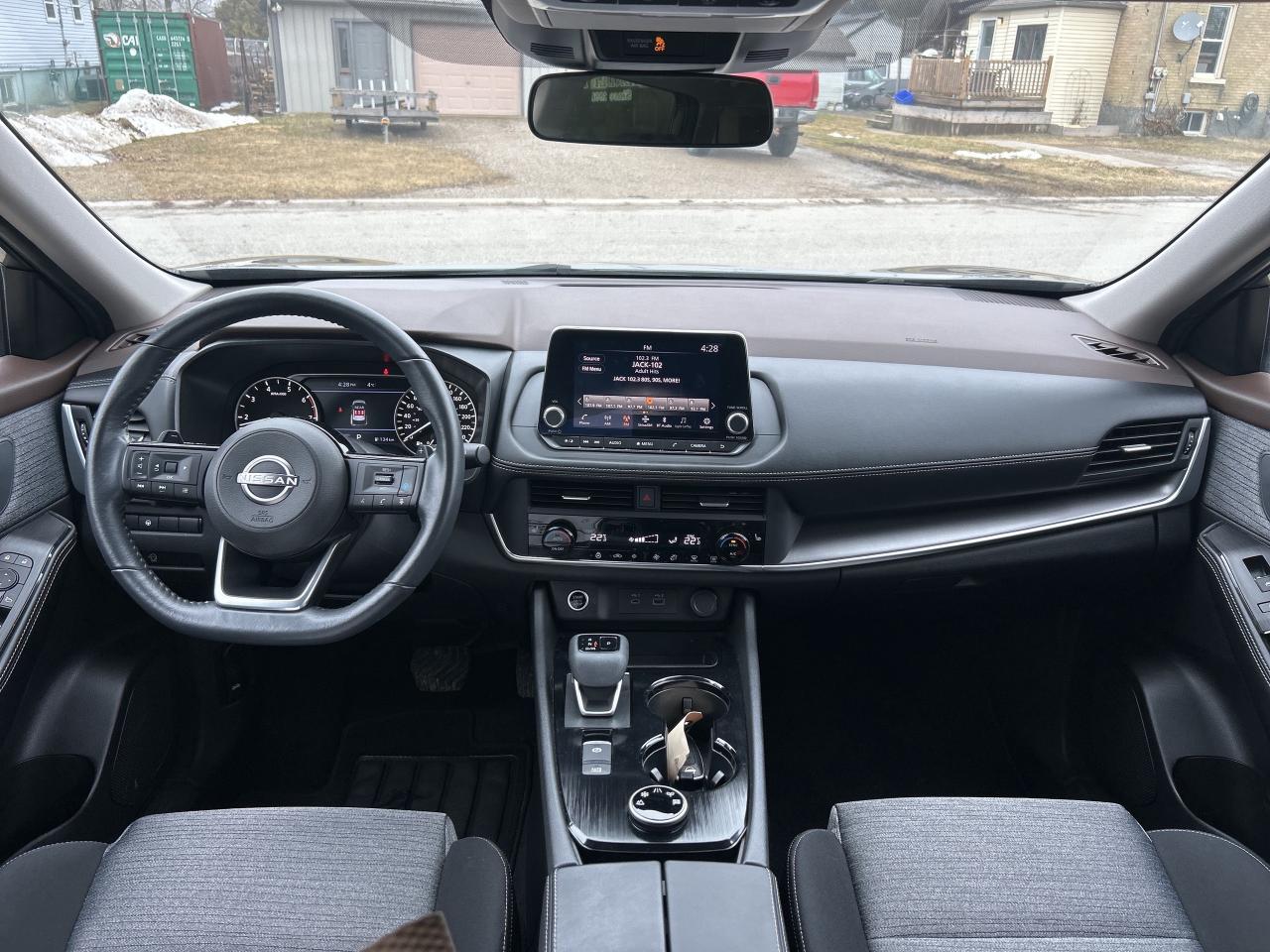 2023 Nissan Rogue SV Moonroof  ** LOW  KMS.! ** Photo