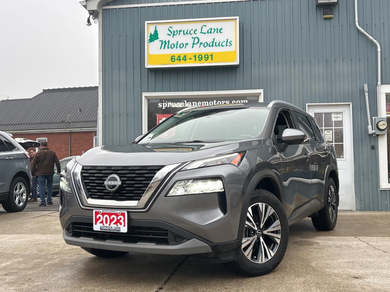 2023 Nissan Rogue SV Moonroof  ** LOW  KMS.! **