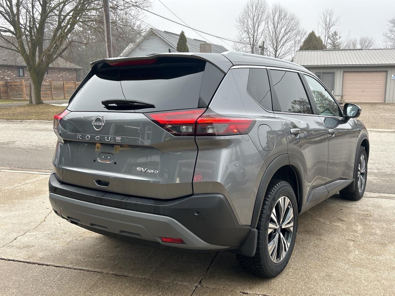2023 Nissan Rogue SV Moonroof  ** LOW  KMS.! ** Photo4