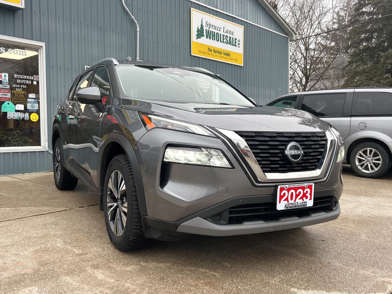 2023 Nissan Rogue SV Moonroof  ** LOW  KMS.! ** Photo2