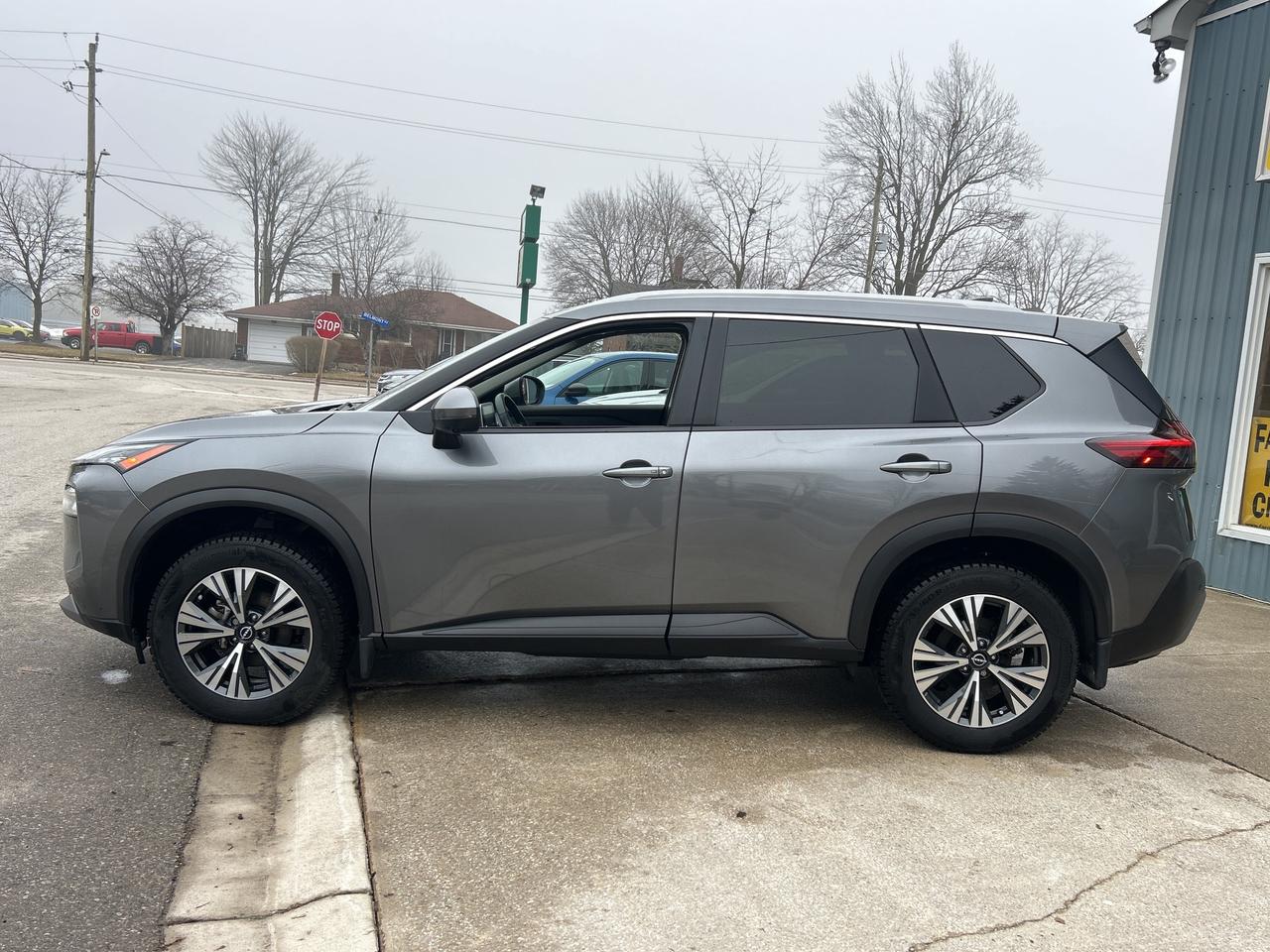 2023 Nissan Rogue SV Moonroof  ** LOW  KMS.! ** Photo