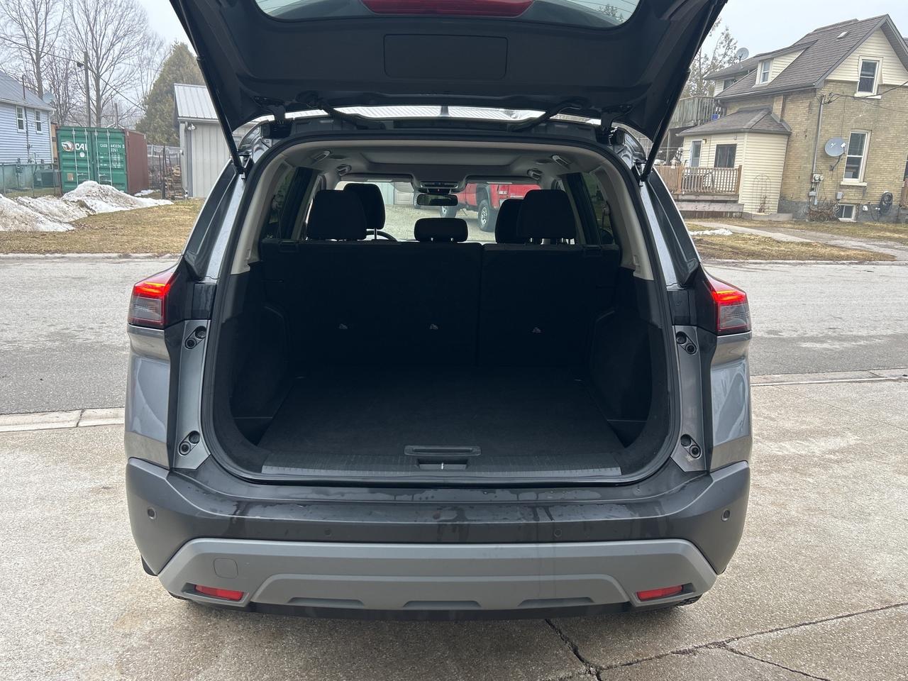 2023 Nissan Rogue SV Moonroof  ** LOW  KMS.! ** Photo