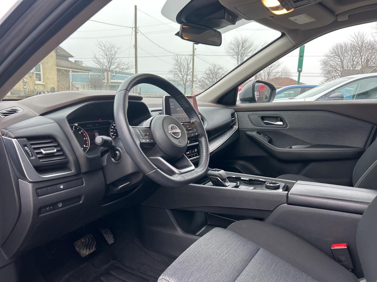 2023 Nissan Rogue SV Moonroof  ** LOW  KMS.! ** Photo