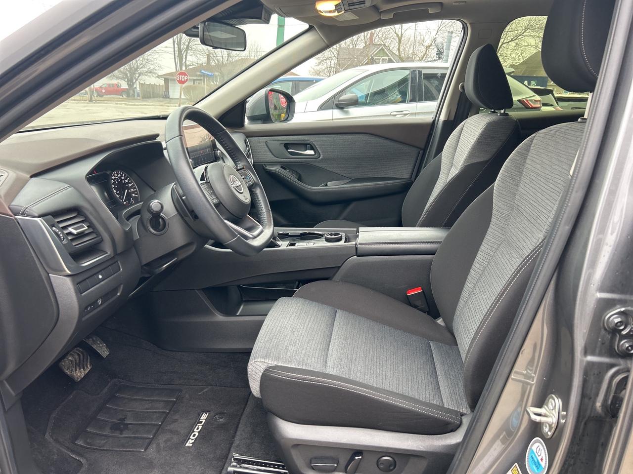 2023 Nissan Rogue SV Moonroof  ** LOW  KMS.! ** Photo