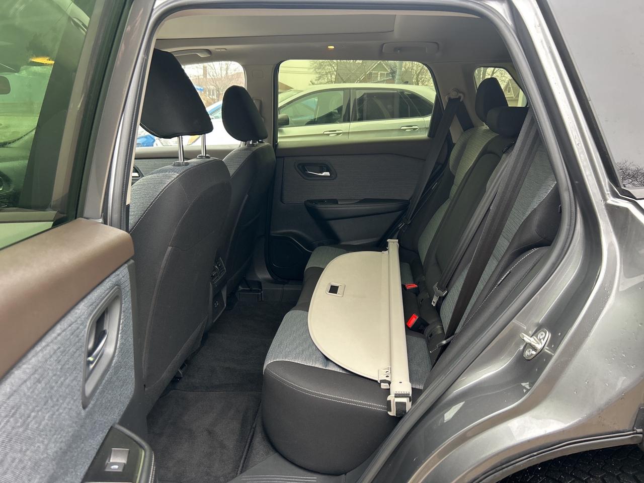 2023 Nissan Rogue SV Moonroof  ** LOW  KMS.! ** Photo