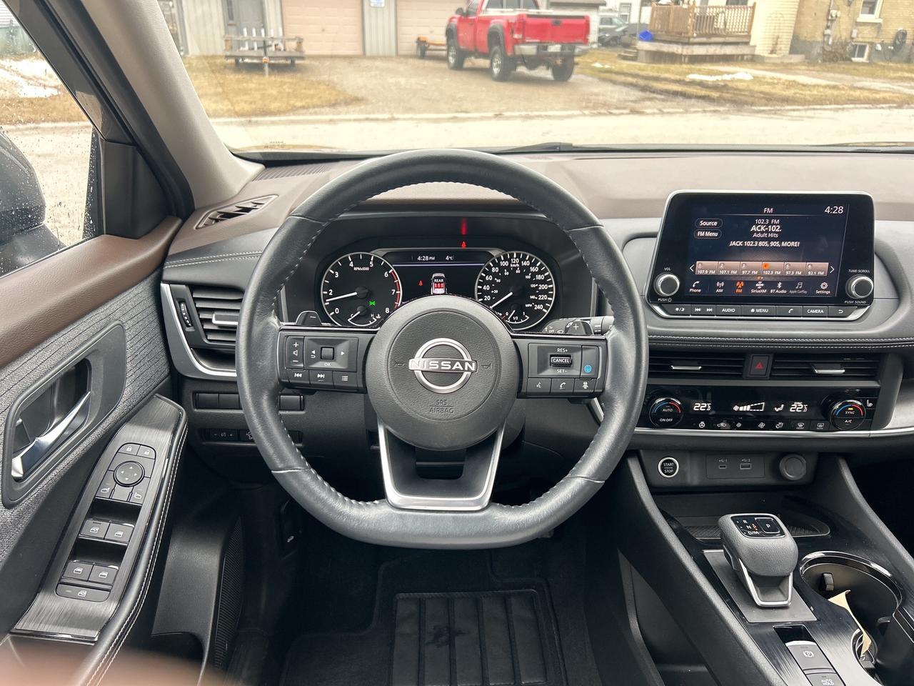 2023 Nissan Rogue SV Moonroof  ** LOW  KMS.! ** Photo