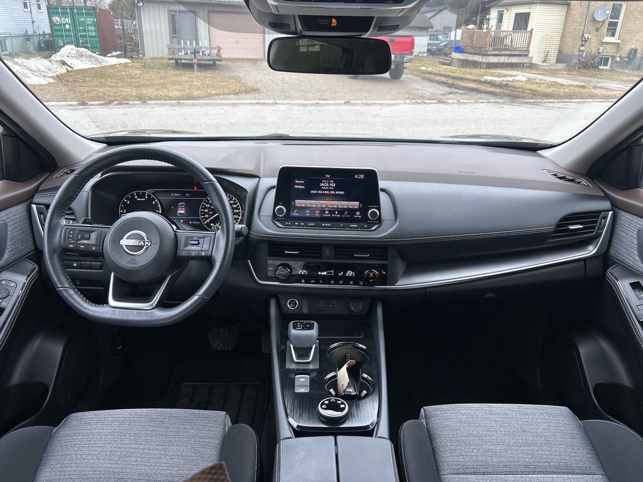 2023 Nissan Rogue SV Moonroof  ** LOW  KMS.! ** Photo