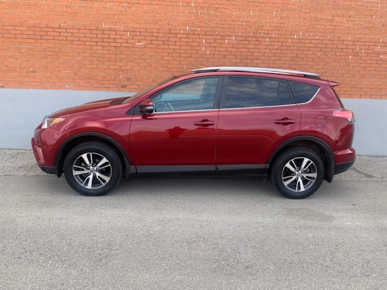 2018 Toyota RAV4 LE AWD Photo