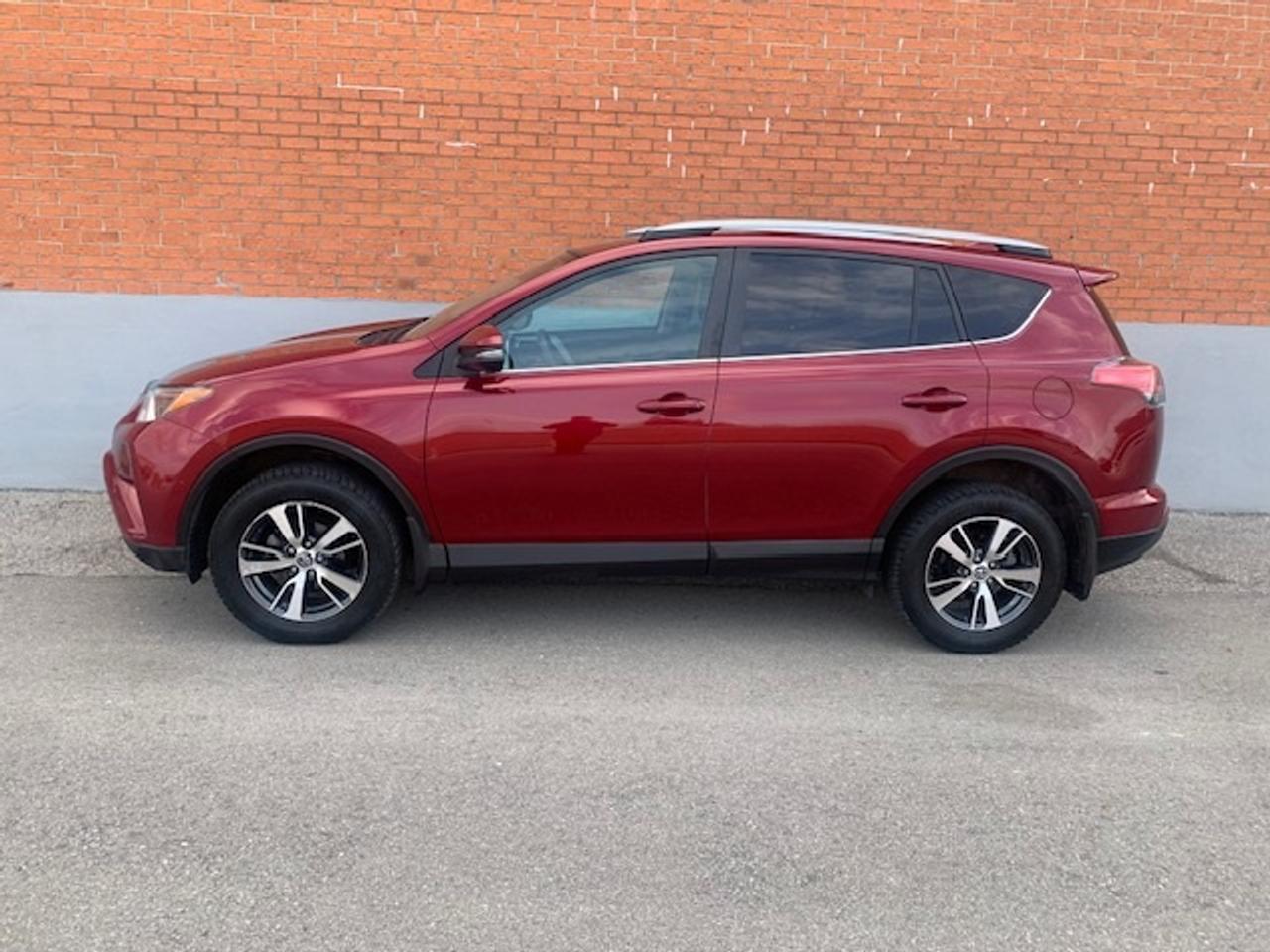2018 Toyota RAV4 LE AWD Photo