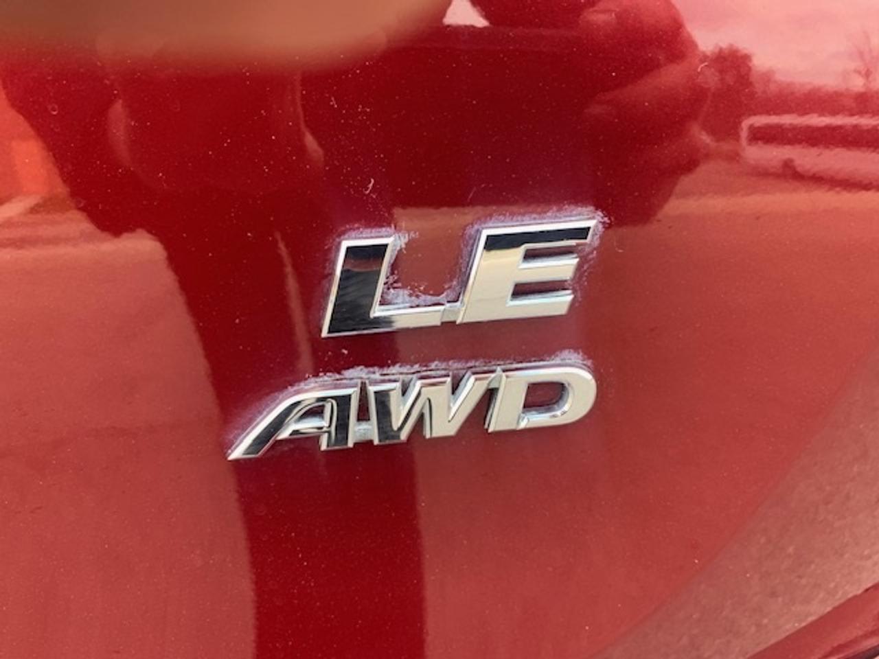 2018 Toyota RAV4 LE AWD Photo