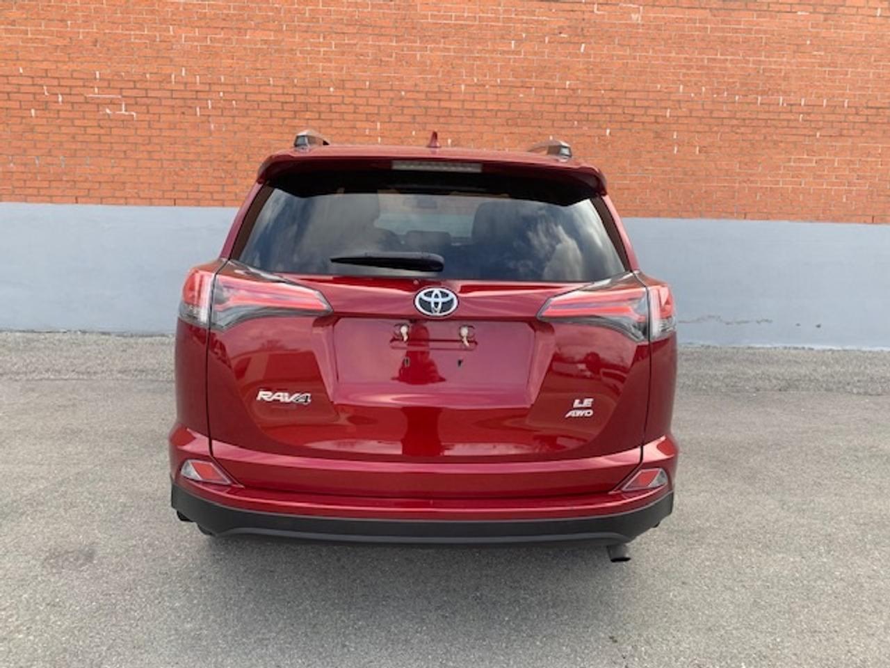 2018 Toyota RAV4 LE AWD Photo