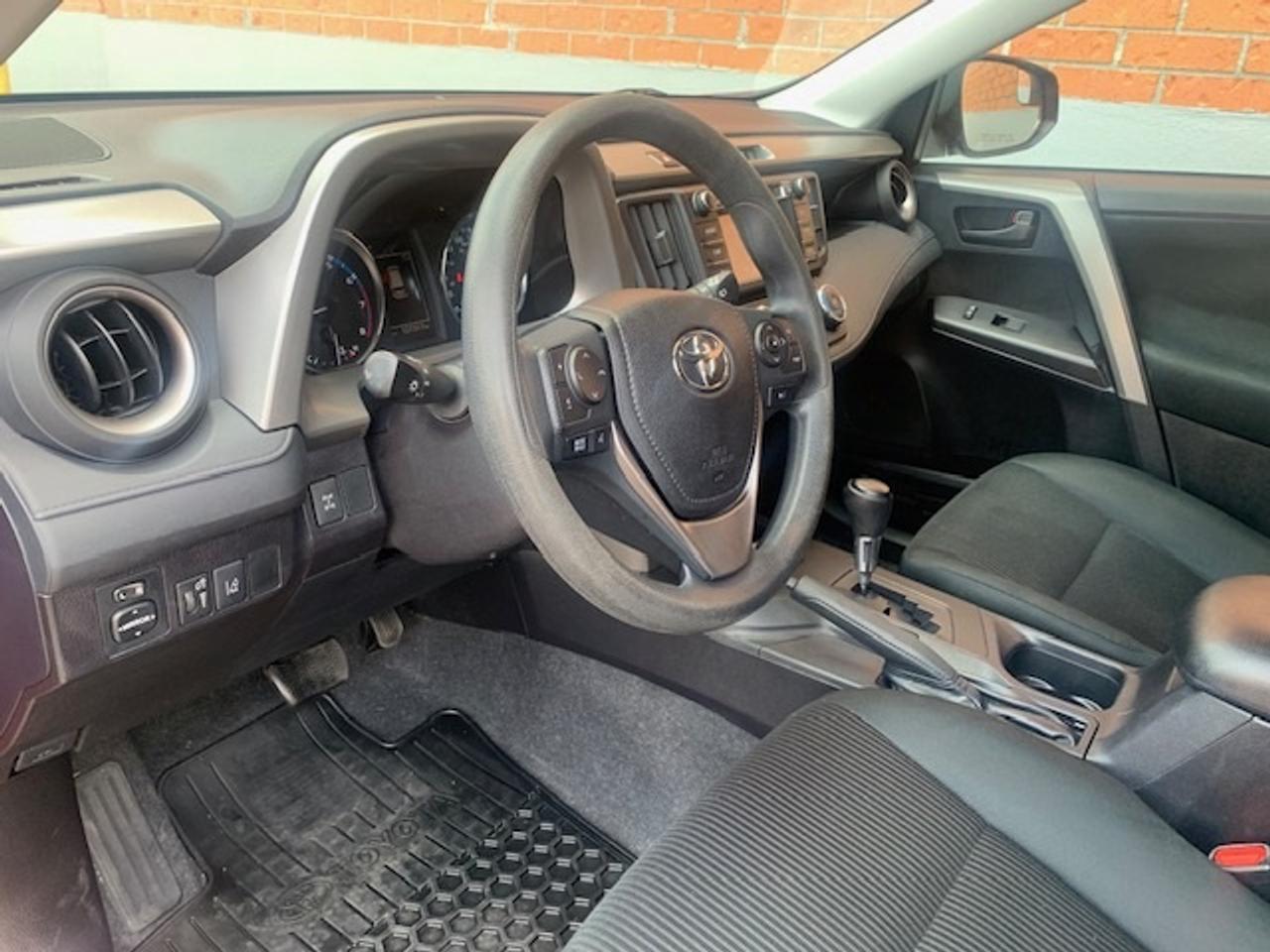 2018 Toyota RAV4 LE AWD Photo