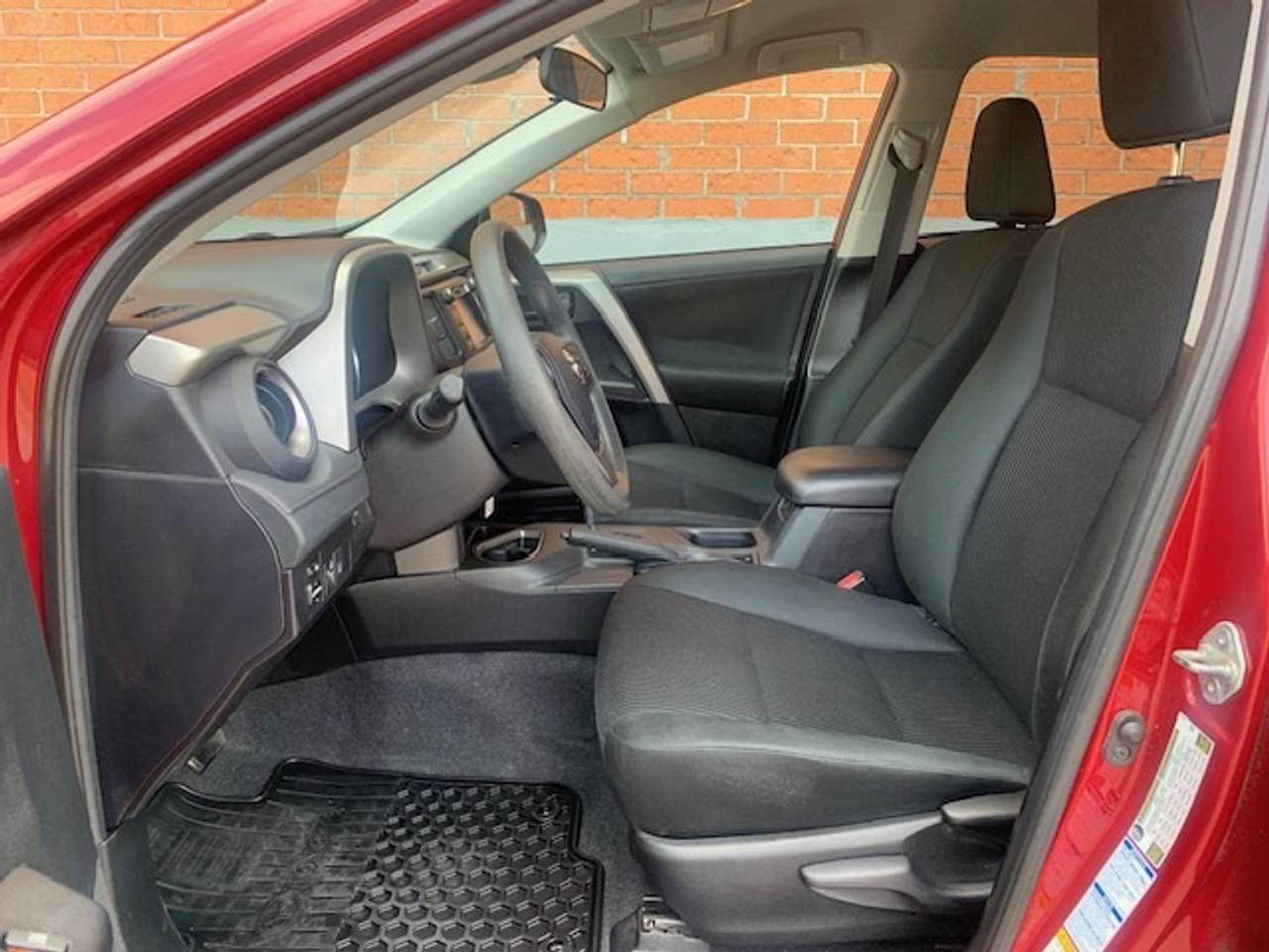 2018 Toyota RAV4 LE AWD Photo