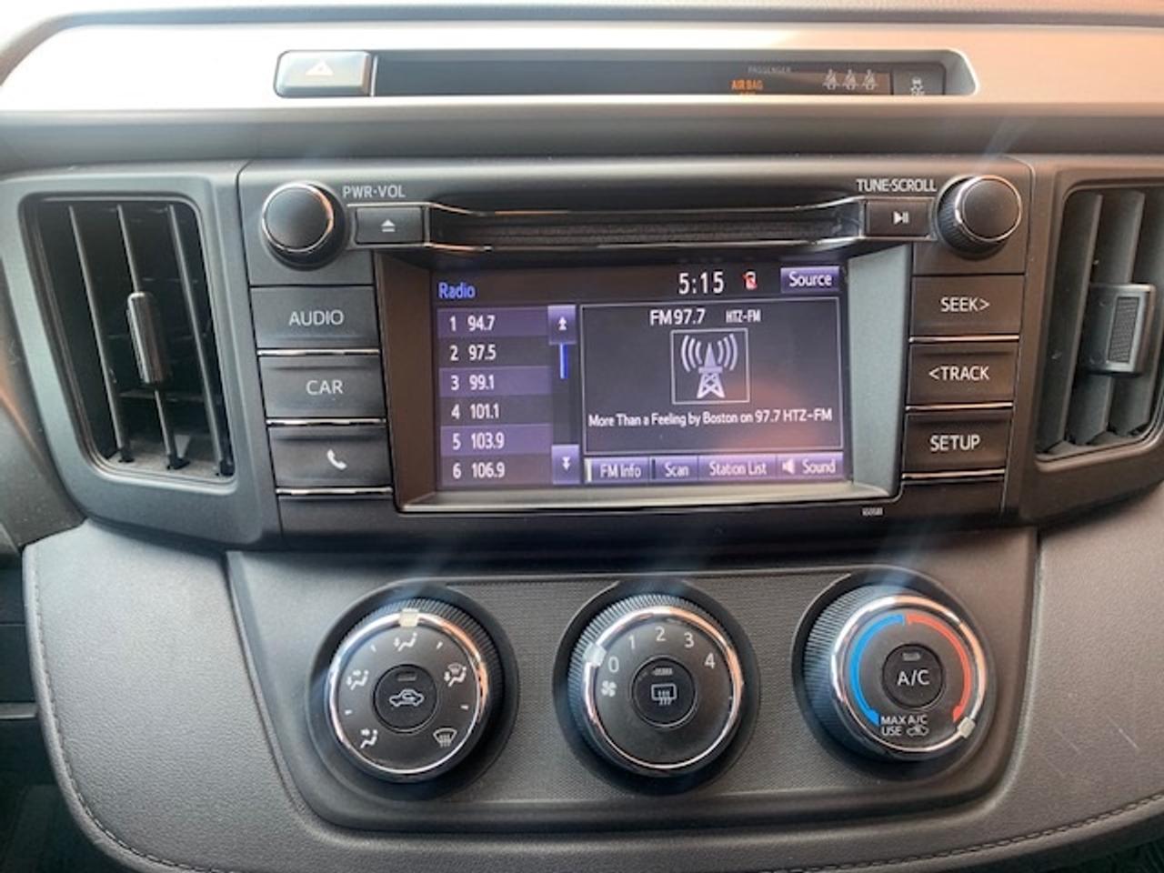 2018 Toyota RAV4 LE AWD Photo