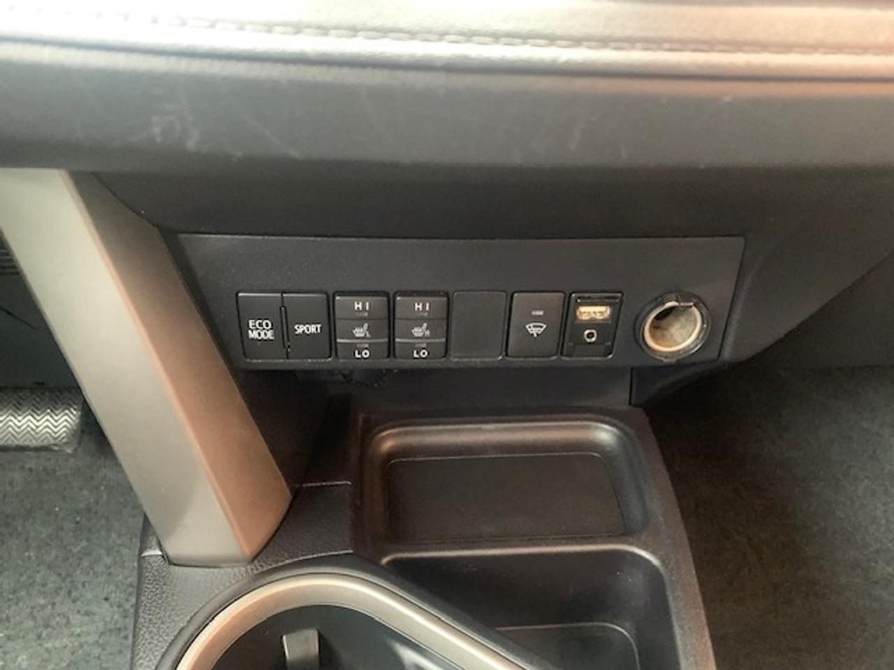 2018 Toyota RAV4 LE AWD Photo