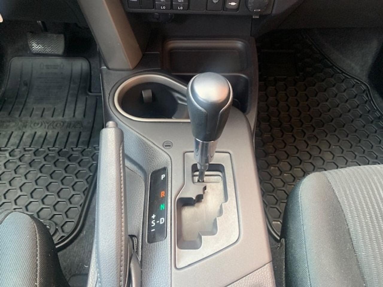 2018 Toyota RAV4 LE AWD Photo