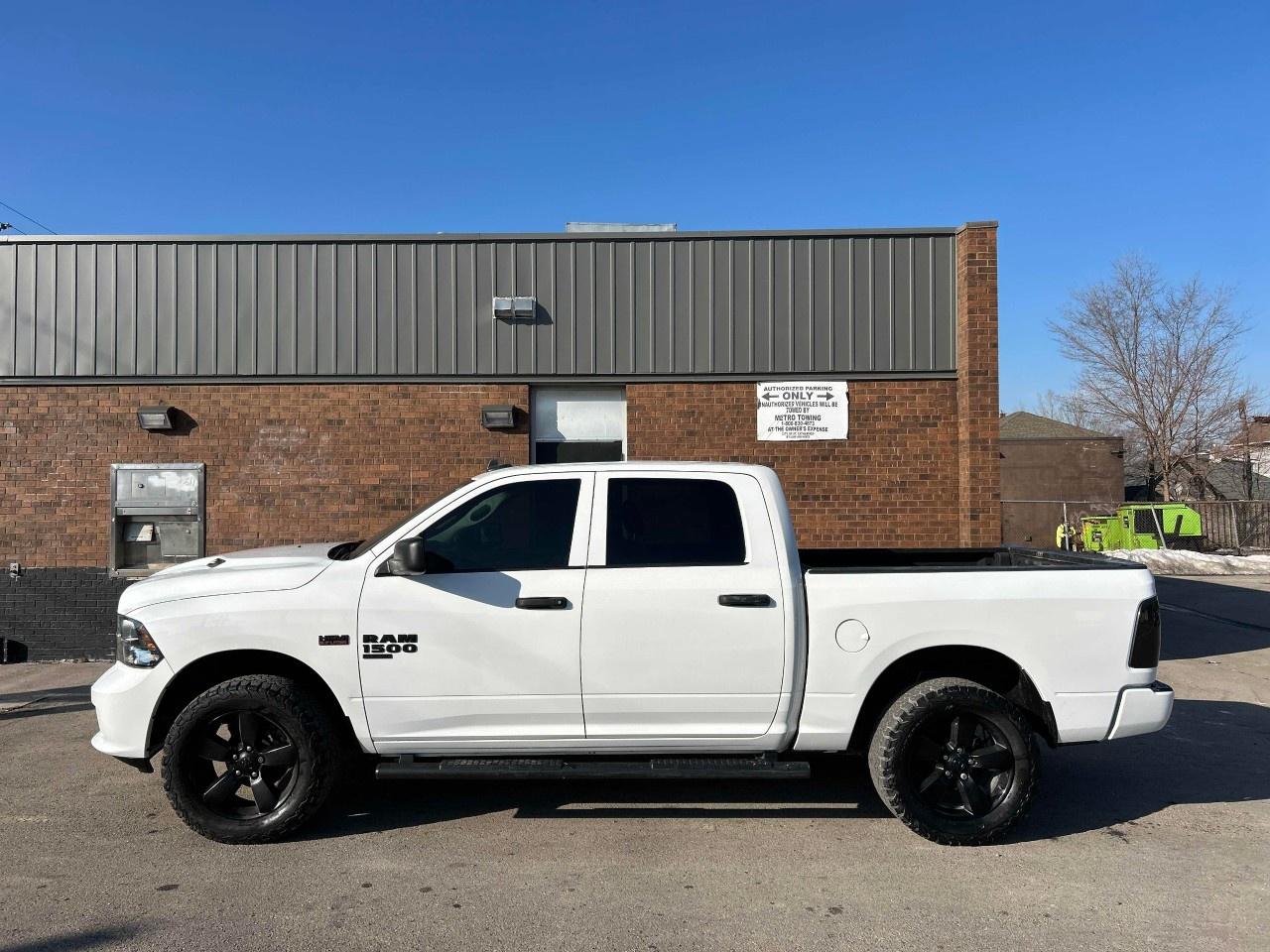 2021 RAM 1500 Classic EXPRESS 4X4 CREW CAB 5'7" BOX Photo