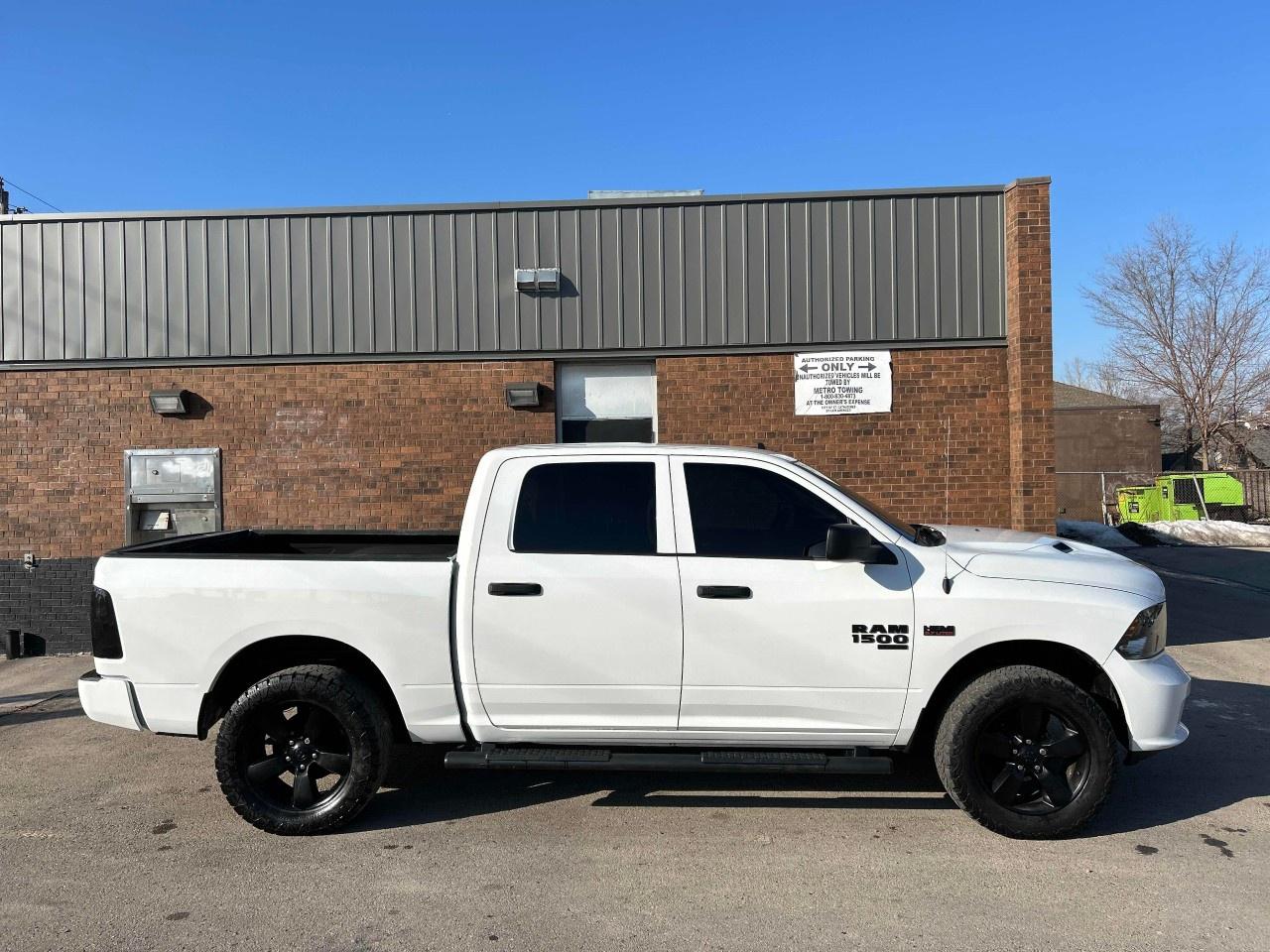 2021 RAM 1500 Classic EXPRESS 4X4 CREW CAB 5'7" BOX Photo