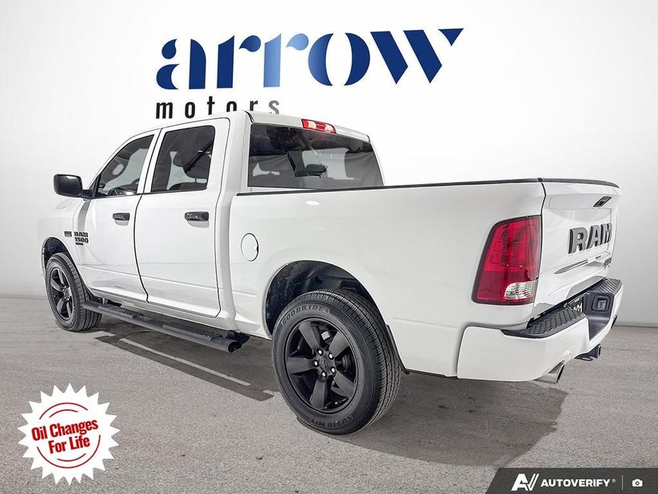 2021 RAM 1500 Classic EXPRESS 4X4 CREW CAB 5'7" BOX Photo
