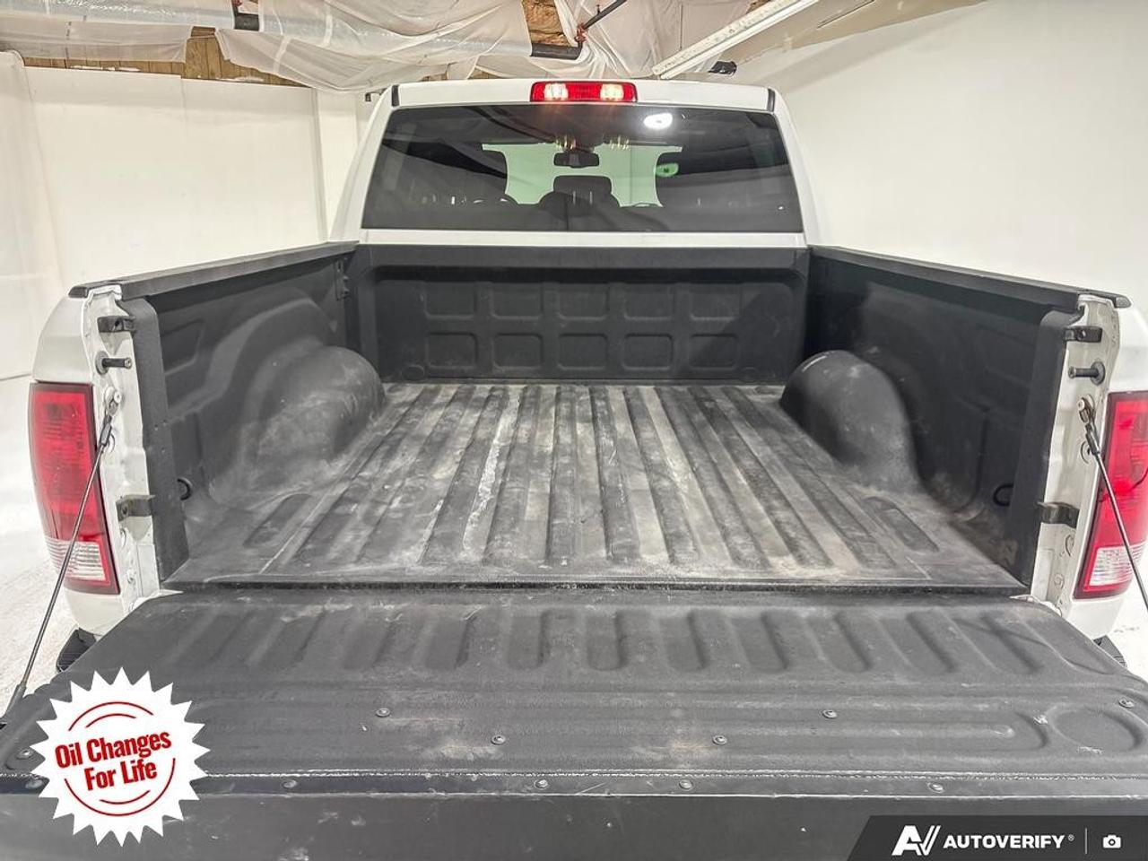 2021 RAM 1500 Classic EXPRESS 4X4 CREW CAB 5'7" BOX Photo