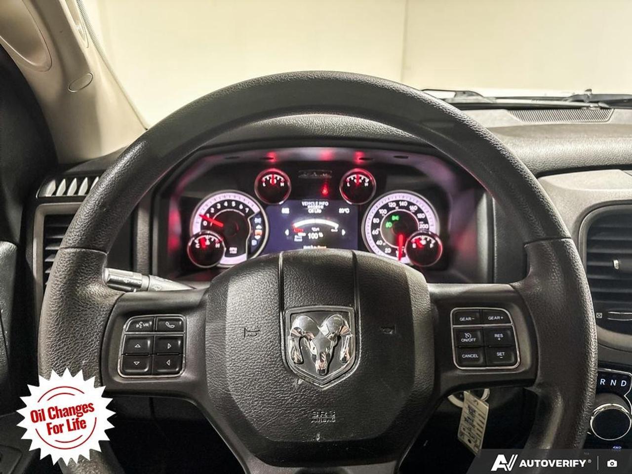 2021 RAM 1500 Classic EXPRESS 4X4 CREW CAB 5'7" BOX Photo