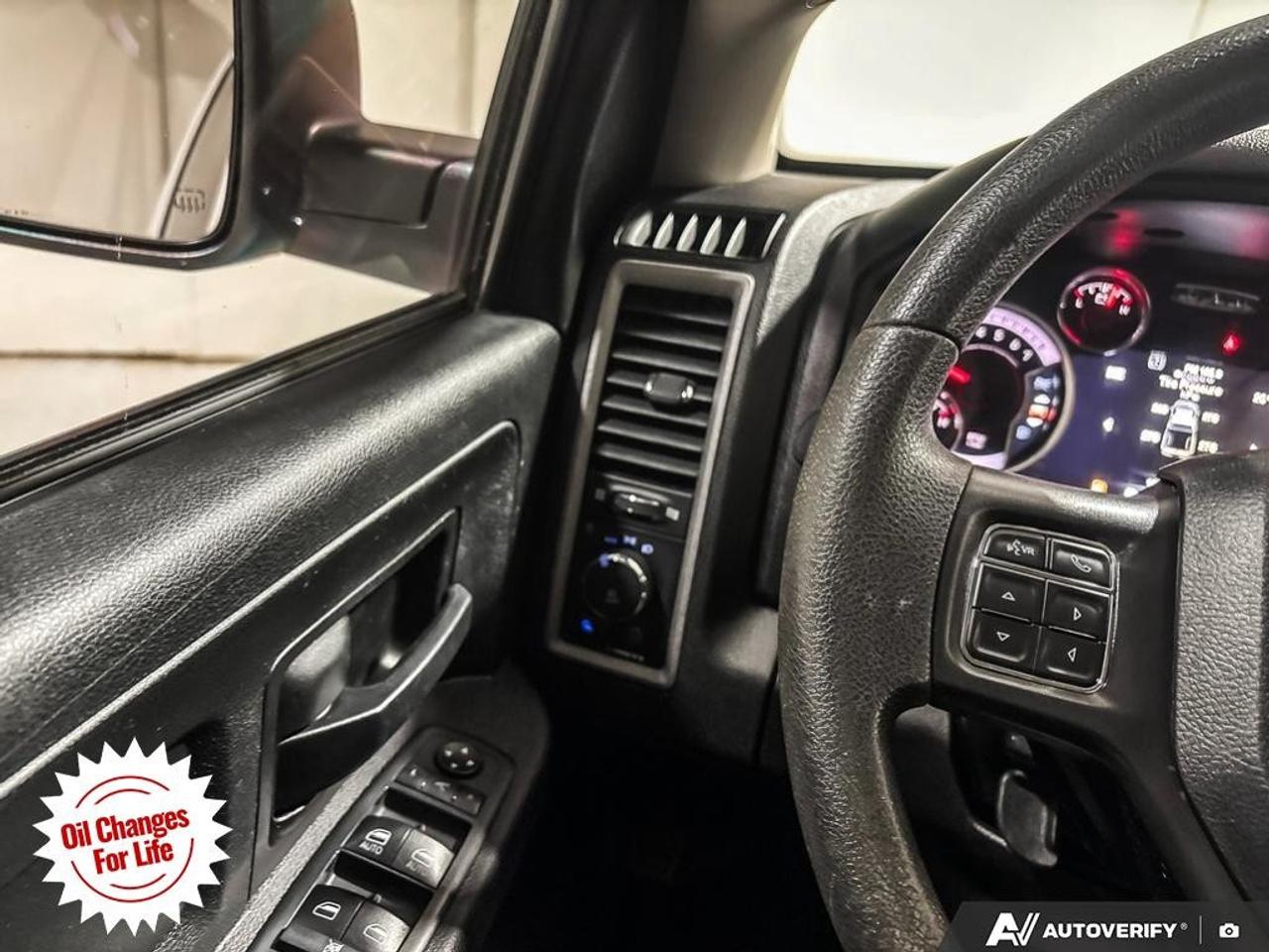 2021 RAM 1500 Classic EXPRESS 4X4 CREW CAB 5'7" BOX Photo