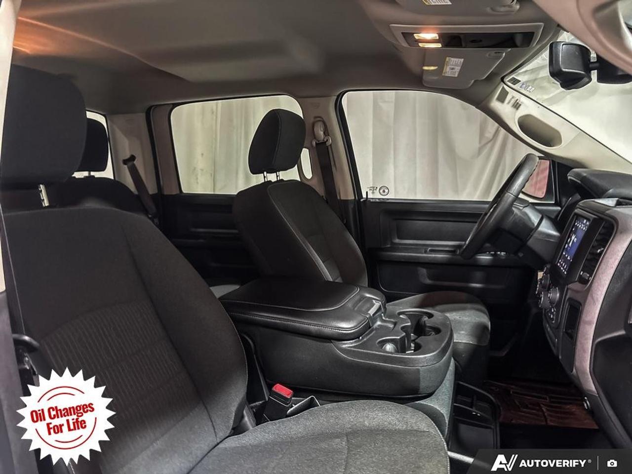 2021 RAM 1500 Classic EXPRESS 4X4 CREW CAB 5'7" BOX Photo