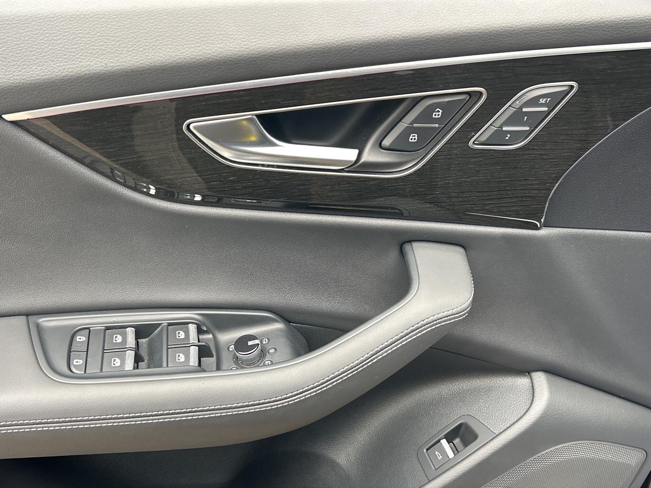 2025 Audi Q8 Q8 PROGRESSIVE,ADAPTIVE CRUISE,AMBIENT LIGHT,PANO Photo