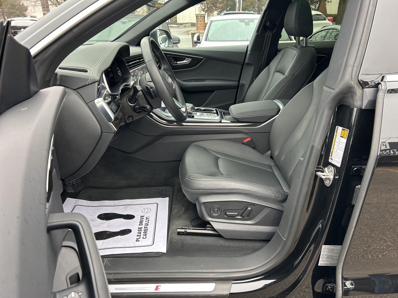 2025 Audi Q8 Q8 PROGRESSIVE,ADAPTIVE CRUISE,AMBIENT LIGHT,PANO Photo